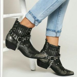 YRU LASO HARNESS BOOT